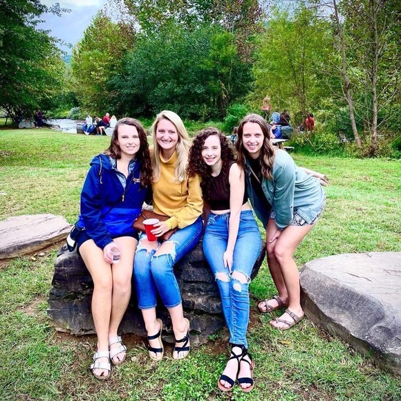 Meet your Posher, Felicia - Picture 1 of 1